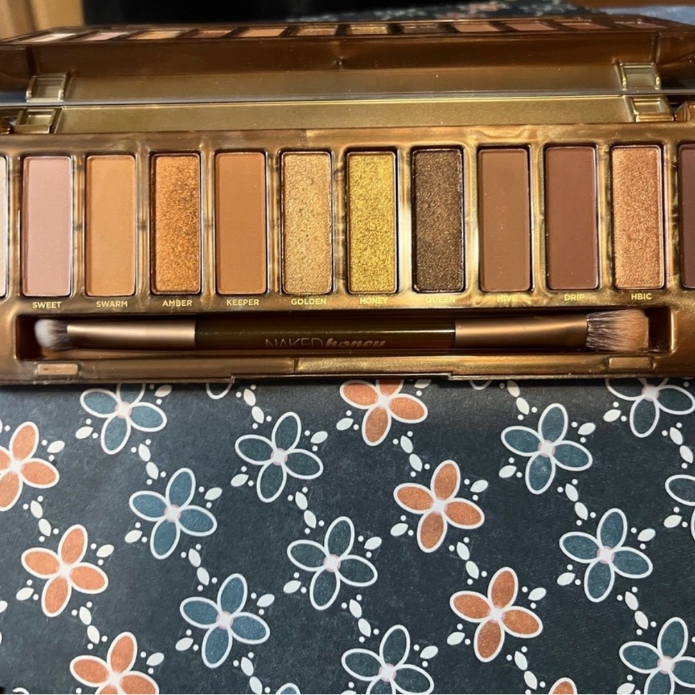Urban Decay Honey Gold Palette - Picture 3 of 4